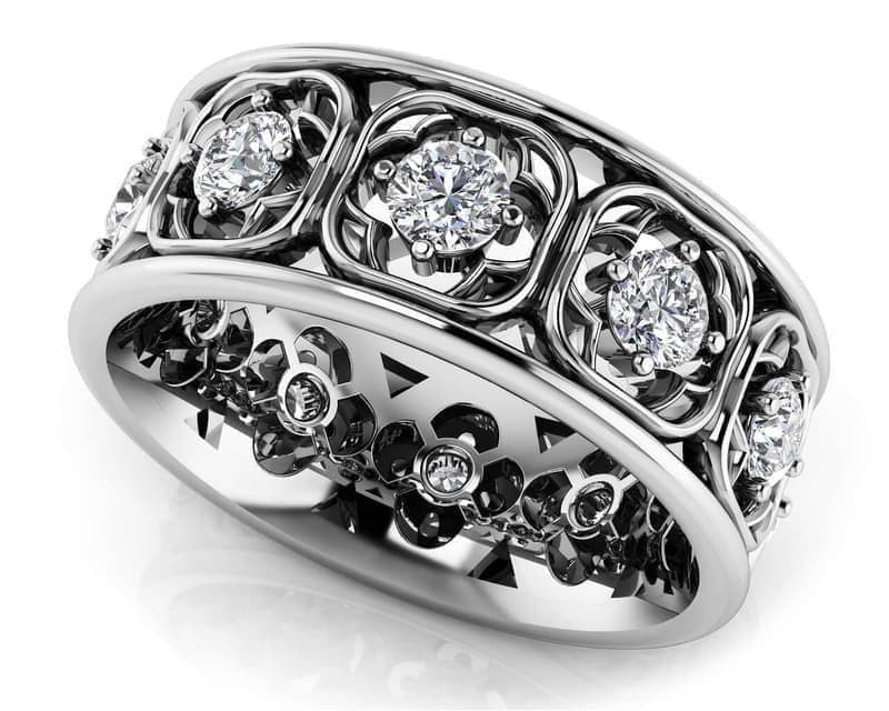 CENTER HEART ETERNITY RING