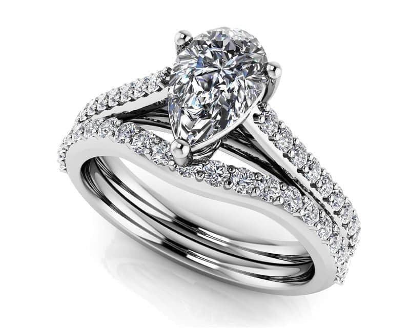 Splendid Pear Shape Bridal Set