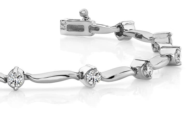 Immaculate Diamond and Wavy Link Bracelet