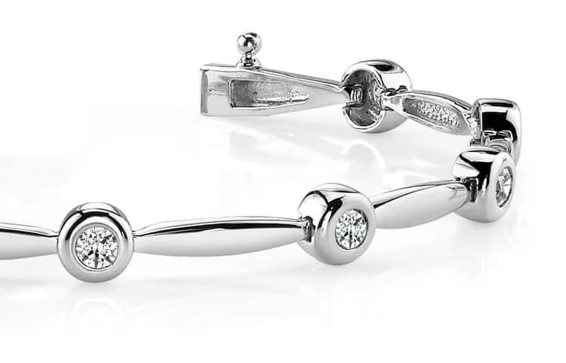 Round and Shiny Link Diamond Bracelet