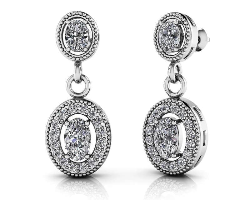 Oval diamonds are the star of the show and sit per